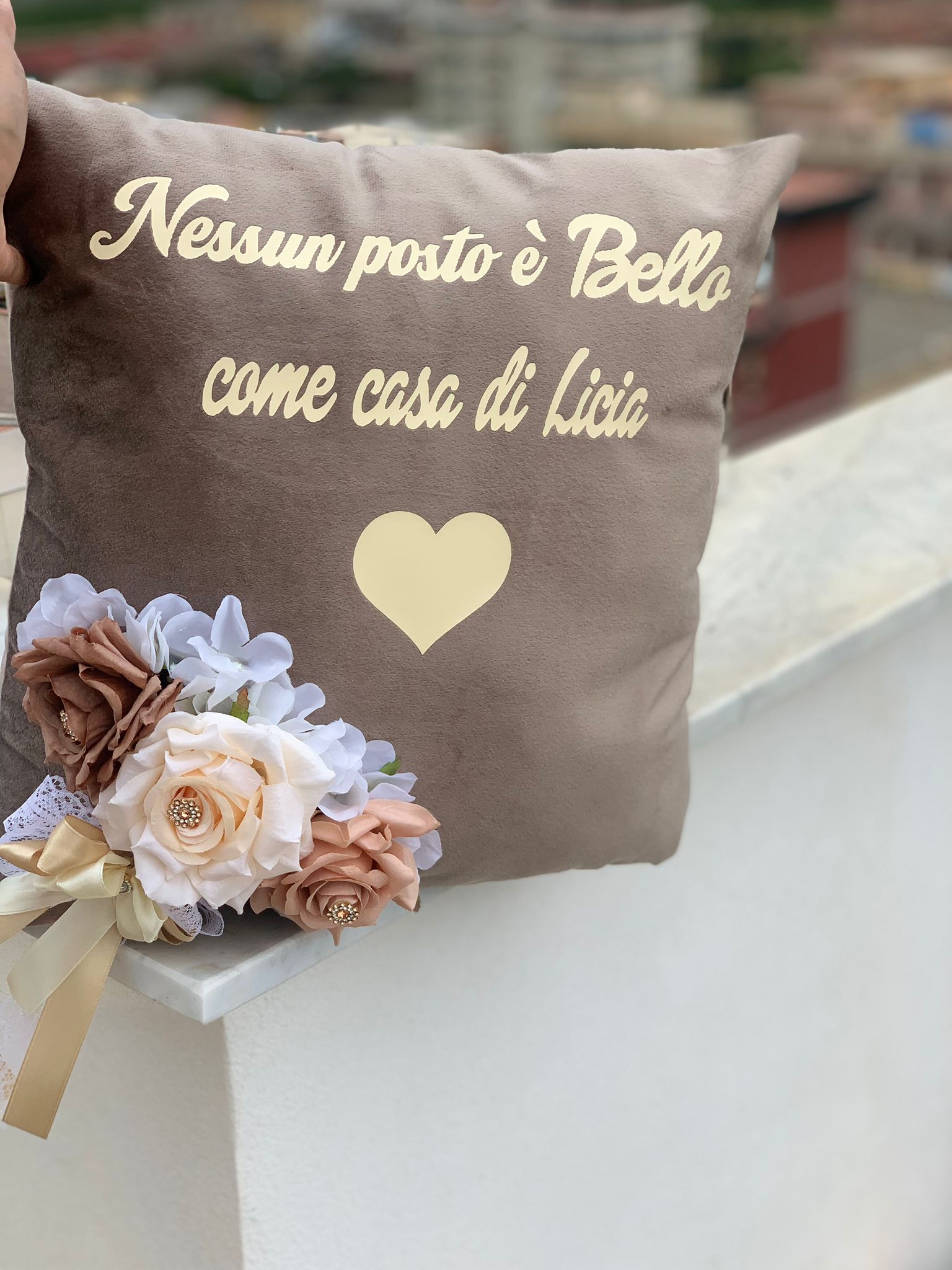 Cuscino in velluto con scritta