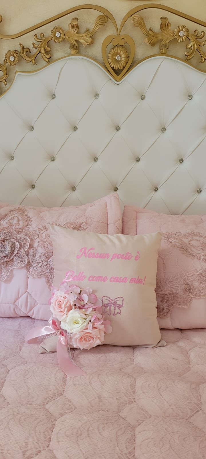 Cuscino in velluto con scritta